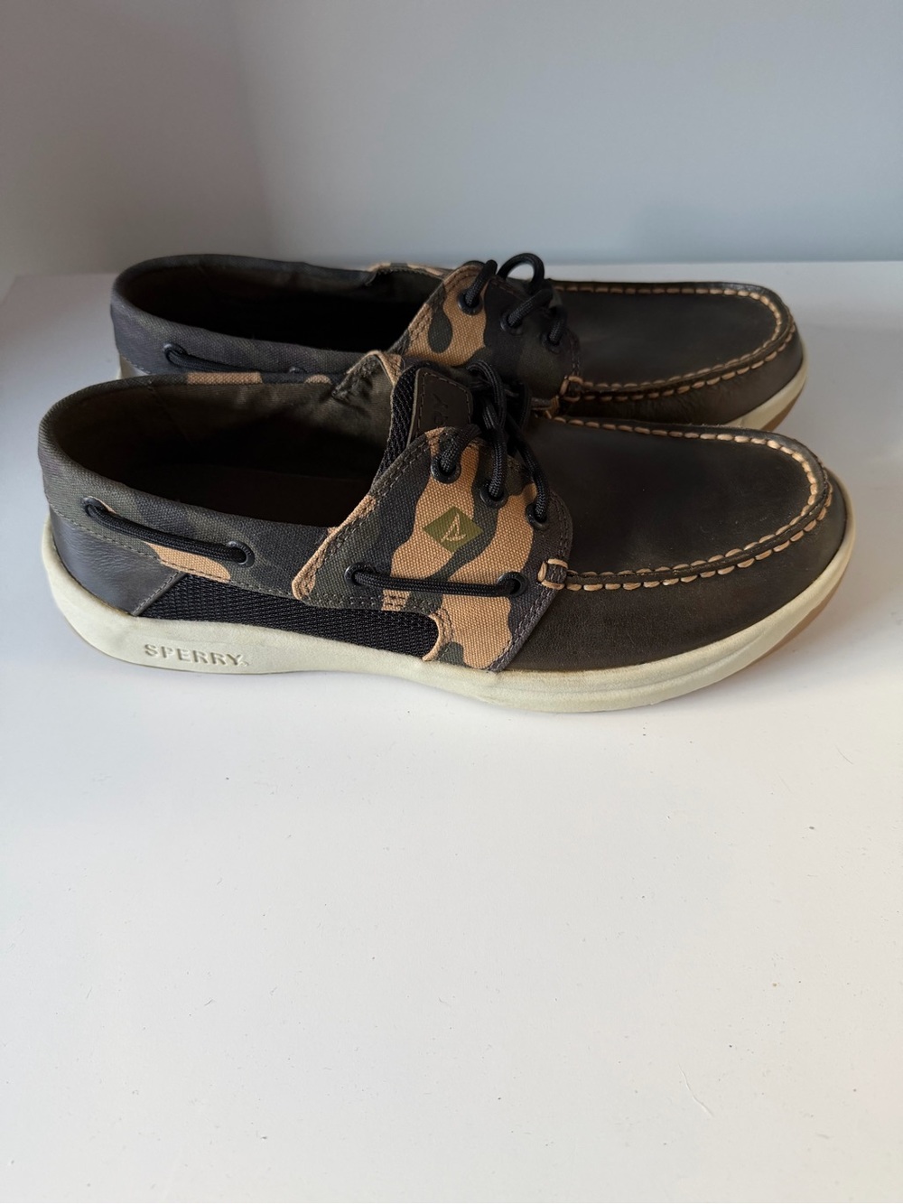 Sperry Men's Dark Brown Leather Boat Shoes with Camo Accents - Picture 2 of 7